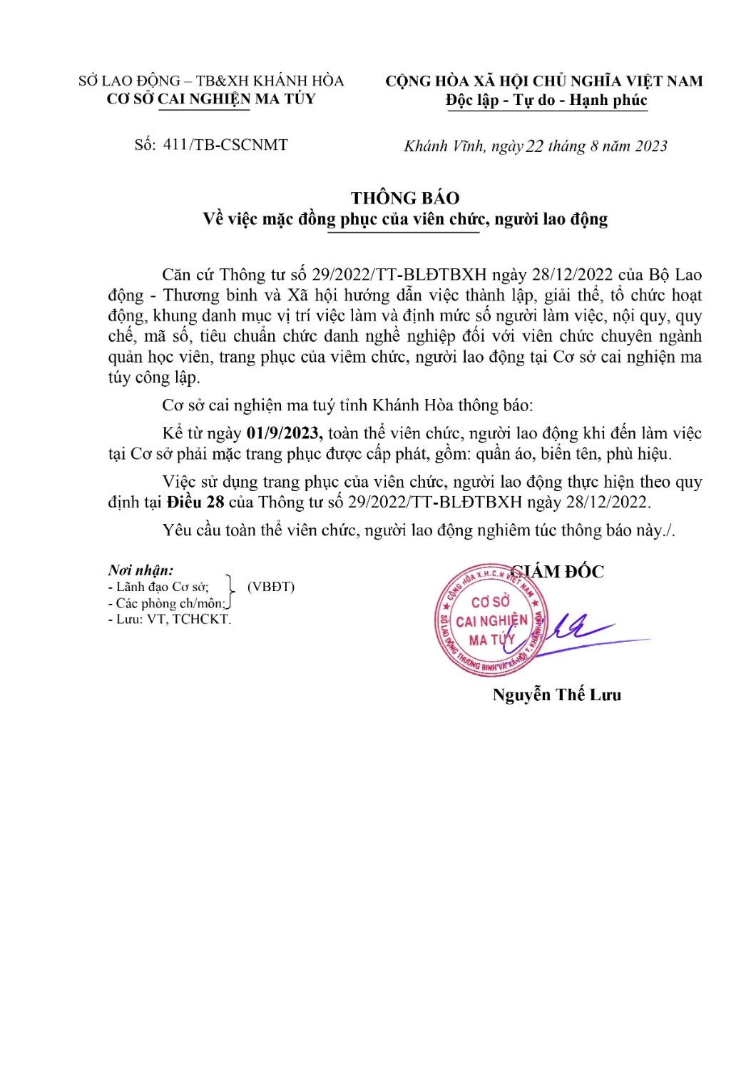 TB măc trang phục signed signed